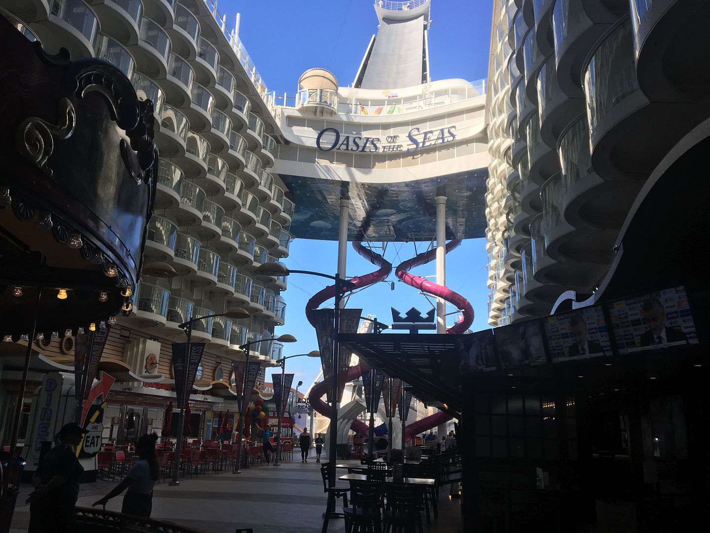 "Live" From Oasis of the Seas. December 18, 2019 AMPed Up Fourfector